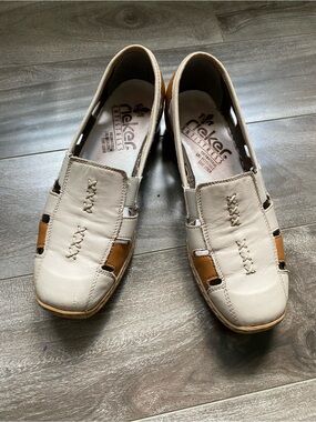 Rieker Women’s Casual Slip-On Loafers in Cream and Tan